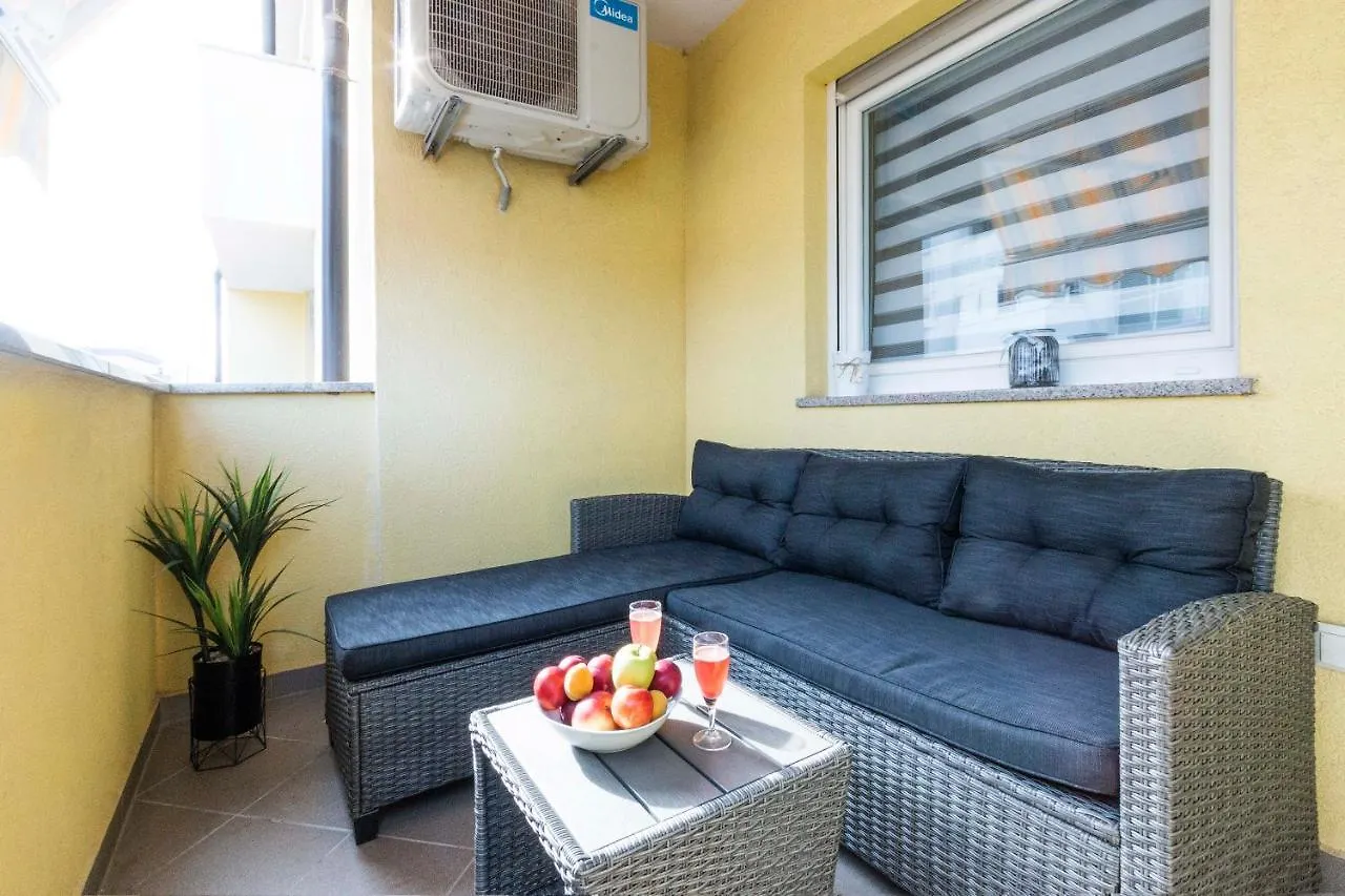 Apartment Elena Pula 0*,  Kroatien